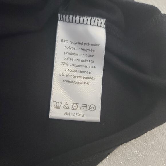 H Halston women's black Sleeveless top gold button detail Size Medium office - Picture 6 of 9